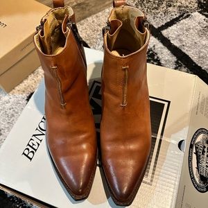 FRYE SACHA MOTO SHORTIE - Boxed and excellent condition